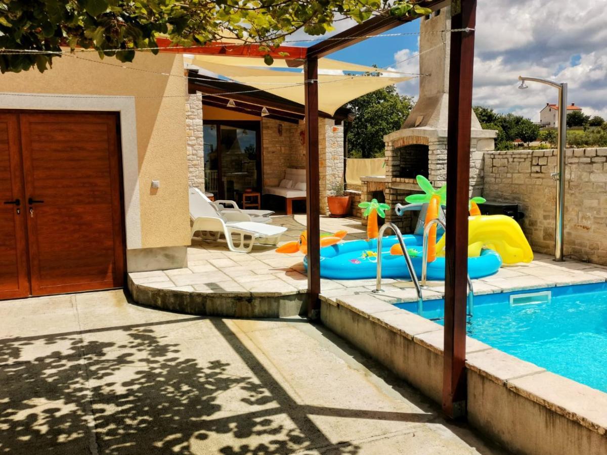 Luxury Apartment Alba With Pool Kanfanar Εξωτερικό φωτογραφία