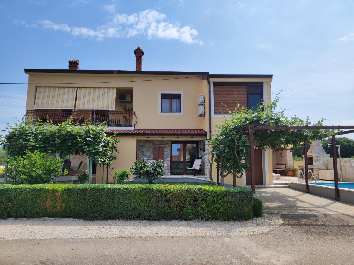 Luxury Apartment Alba With Pool Kanfanar Εξωτερικό φωτογραφία