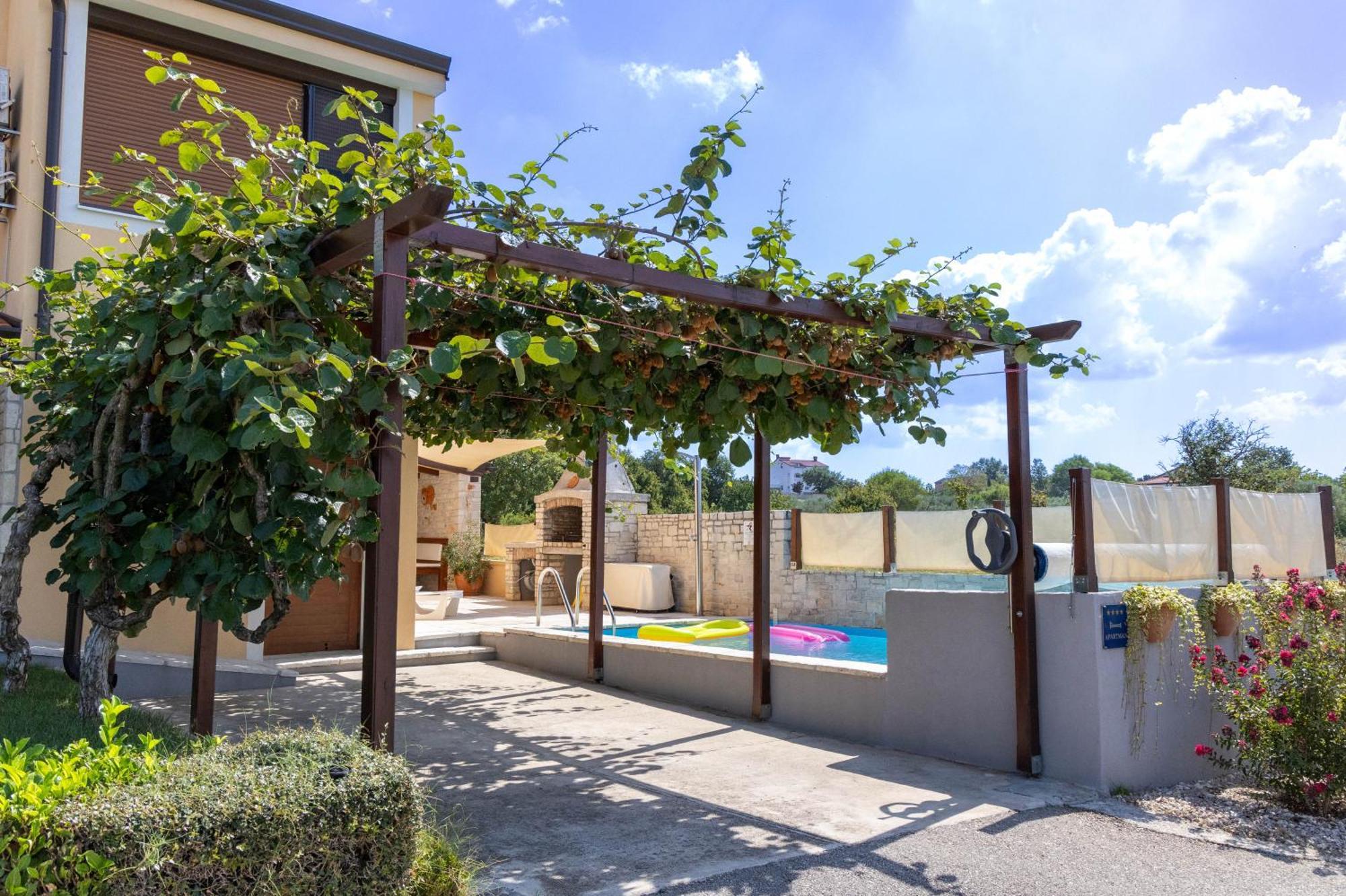 Luxury Apartment Alba With Pool Kanfanar Εξωτερικό φωτογραφία